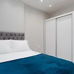 Apartamento 2 Quartos Com Suite Em Copacabana Na Quadra Da Praia