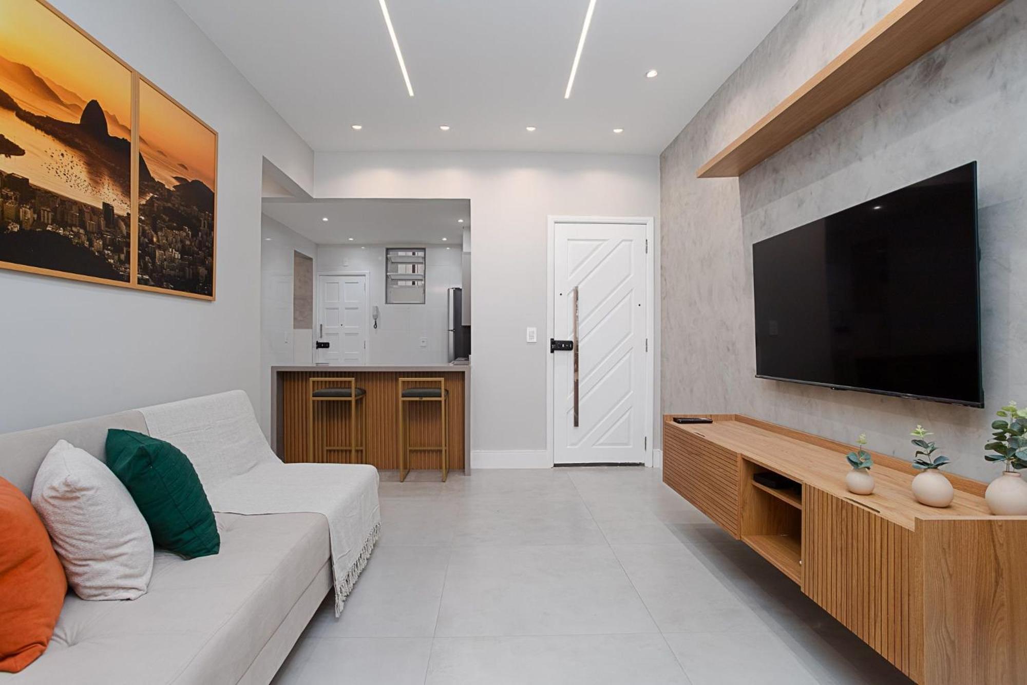 2 Quartos Com Em Copacabana Na Quadra Da